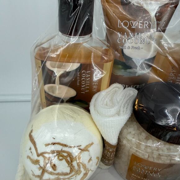 New 8 Piece Lovery Vanilla Coconut Deluxe Bath And Body Spa Set with Basket - Picture 2 of 11